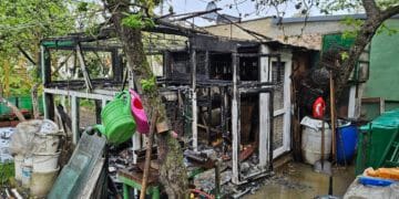 Poranny pożar szklarni w dzielnicy Gronowo