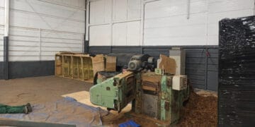 Krajalnia tytoniu w Lesznie. Celnicy zatrzymali sześć osób (zdjęcia)