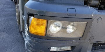 Szereg usterek wykryli inspektorzy ITD. Z ciężarówki wyciekały płyny (zdjęcia)