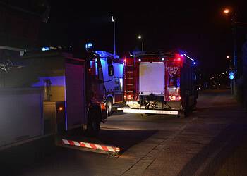 Strażackie wozy na Zatorzu. W jednym z domów doszło do pożaru (zdjęcia)