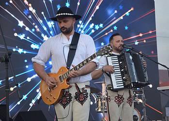 Publiczność w Śmiglu rozgrzana do czerwoności! Na scenie Miły Pan i Baciary (zdjęcia)