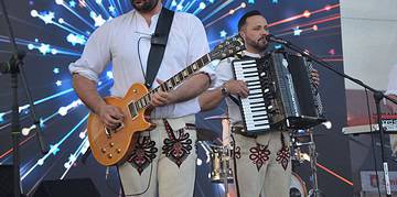 Publiczność w Śmiglu rozgrzana do czerwoności! Na scenie Miły Pan i Baciary (zdjęcia)