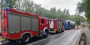 Ciężarówka zderzyła się z osobówką w Wolsztynie. W drodze są strażacy z Leszna