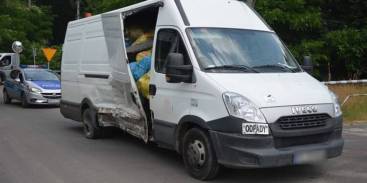 Wypadek w Nowym Świecie. Jedna osoba trafiła do szpitala (zdjęcia)