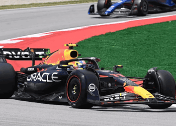 Piątek szczęśliwy dla Verstappena. Holender najszybszy w obu treningach