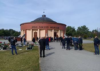 Zachowajmy ostrożność na cmentarzach. Policja apeluje
