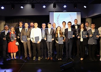 Laury Oświaty wręczone uzdolnionym uczniom (zdjęcia)