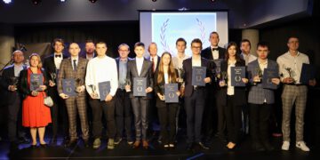 Laury Oświaty wręczone uzdolnionym uczniom (zdjęcia)