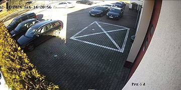 Skrajna nieodpowiedzialność kierowców. Parkowali przed remizą