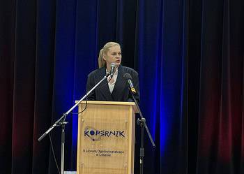Barbara Nowacka spotkała się z uczniami II Liceum w Lesznie
