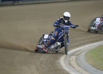 Żużlowcy Unii powalczyli i napsuli krwi Koziołkom (zdjęcia)