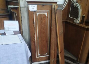 Poprosił o modlitwę i wybaczenie, po czym skradł datki wiernych