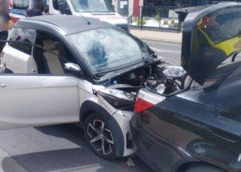 Wypadek na ul. 1 Maja w Lesznie. Trzy osoby w szpitalu