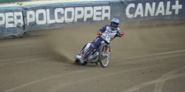 Lebiediew wrócił na tor i awansował do finału. Ogromne szczęście Łotyszy