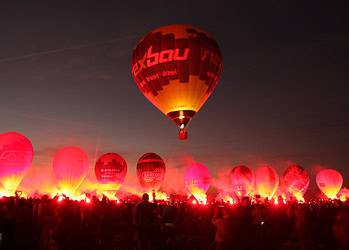 Spektakularna i zjawiskowa Leszczyńska Noc Balonowa (zdjęcia)
