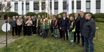 Ruszyła akcja „1000 drzew dla Leszna”. Pierwsze z nich posadzone (zdjęcia)