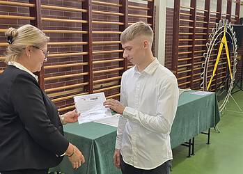 Dzień Edukacji Narodowej. Podziękowania i pasowanie pierwszoklasistów (zdjęcia)