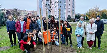 Leszczyńskie organizacje pozarządowe posadziły drzewa (zdjęcia)