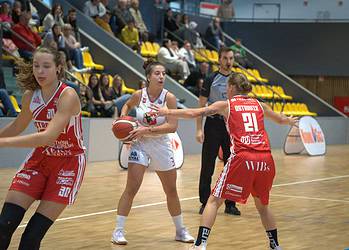 Tęcza Leszno zwycięża inaugurację sezonu (zdjęcia)