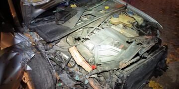 Pijany obywatel Ukrainy uderzył samochodem w przydrożne drzewo