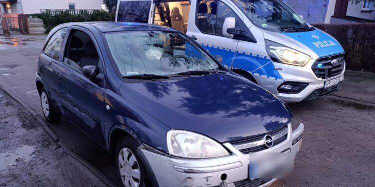 Nietrzeźwy 20-letni kierowca uszkodził kilka aut