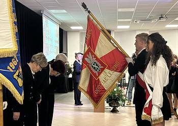 Sztandar Sybiraków pod opieką II LO w Lesznie (zdjęcia)