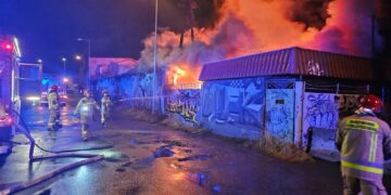 Nocny pożar przy Tamie Kolejowej