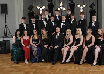 Studniówka maturzystów II LO w Lesznie (zdjęcia)