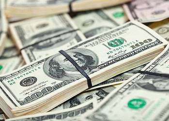 Potrzebujesz dolarów na wyjazd lub zakupy? Sprawdź, jak taniej kupić USD