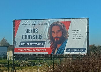 Duchowe przesłanie na banerze we Wschowie