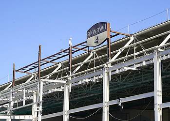 Trwa rozbiórka pływalni Akwawit. Co dalej? (zdjęcia)