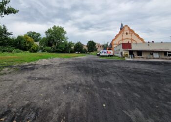 Nowe parkingi i ciągi pieszo-rowerowe w Lesznie