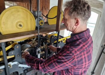 Zegar z wieży ratuszowej przeszedł gruntowny remont