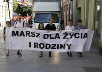 Marsz dla Życia i Rodziny przeszedł ulicami Leszna (zdjęcia)