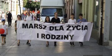 Marsz dla Życia i Rodziny przeszedł ulicami Leszna (zdjęcia)
