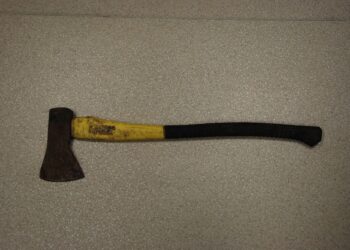 Nocna libacja zakończona atakiem siekierą