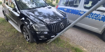 Pijany kierowca groził nożem policjantom