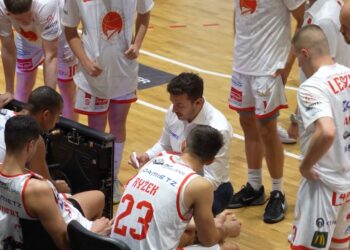 Polonia bezradna we własnej hali