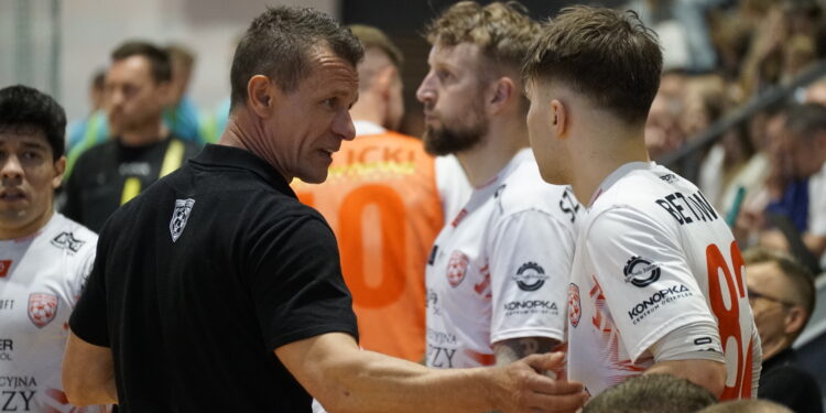 Coach in Black Shirt Shaking Hands with Athletes Wearing White Jerseys After a Game in a Crowded Indoor Venue 30 Maja 2026